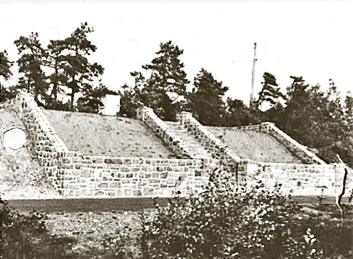 The Hungry Hill memorial after construction in 1943.