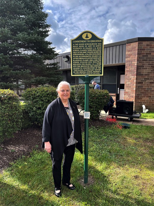 Judi Leiding with the Commitment to Education marker.